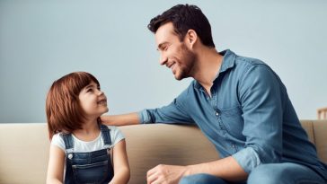 Les 3 phrases magiques que les enfants rêvent d'entendre de leurs parents, selon un thérapeute