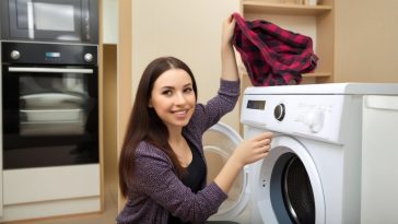 Dites adieu aux plis : défroissez vos vêtements avec des glaçons dans le sèche-linge