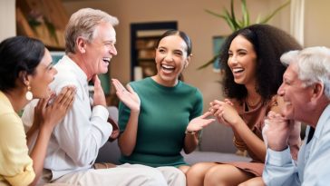Les cinq signes astrologiques maîtres de l'humour : découvrez leurs secrets pour faire rire !
