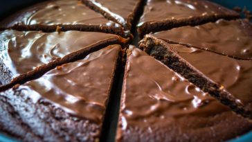 Le gâteau au chocolat et à la courgette sans beurre : une surprenante gourmandise saine et délicieuse