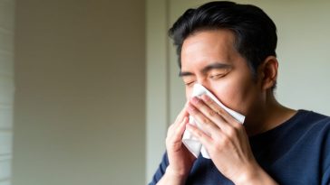 Le mystère des yeux fermés en éternuant : la vérité derrière ce phénomène