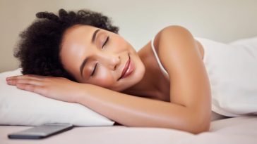 Plongez dans le monde de l'ASMR : 5 raisons pour vous endormir rapidement et paisiblement