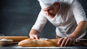 Le secret des boulangers dévoilé : Comment conserver sa baguette fraîche plus longtemps ?