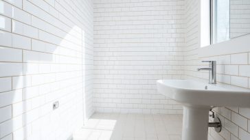 Adieu moisissures : l'astuce miracle pour des joints de carrelage impeccables
