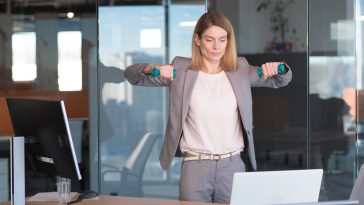 Découvrez ces 10 exercices pour éliminer votre graisse abdominale au bureau