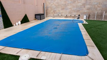 Bien choisir sa couverture de piscine : les erreurs à éviter et les meilleures solutions