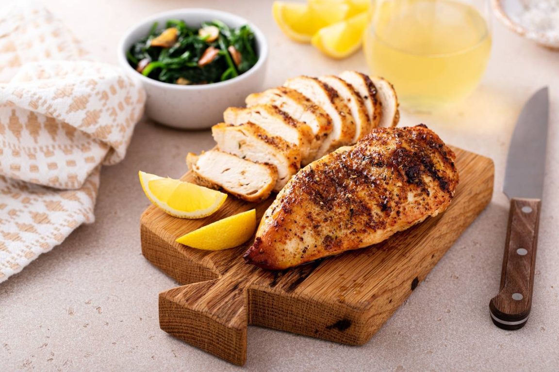 5 recettes irrésistibles qui transforment de simples blancs de poulet en plats spectaculaires