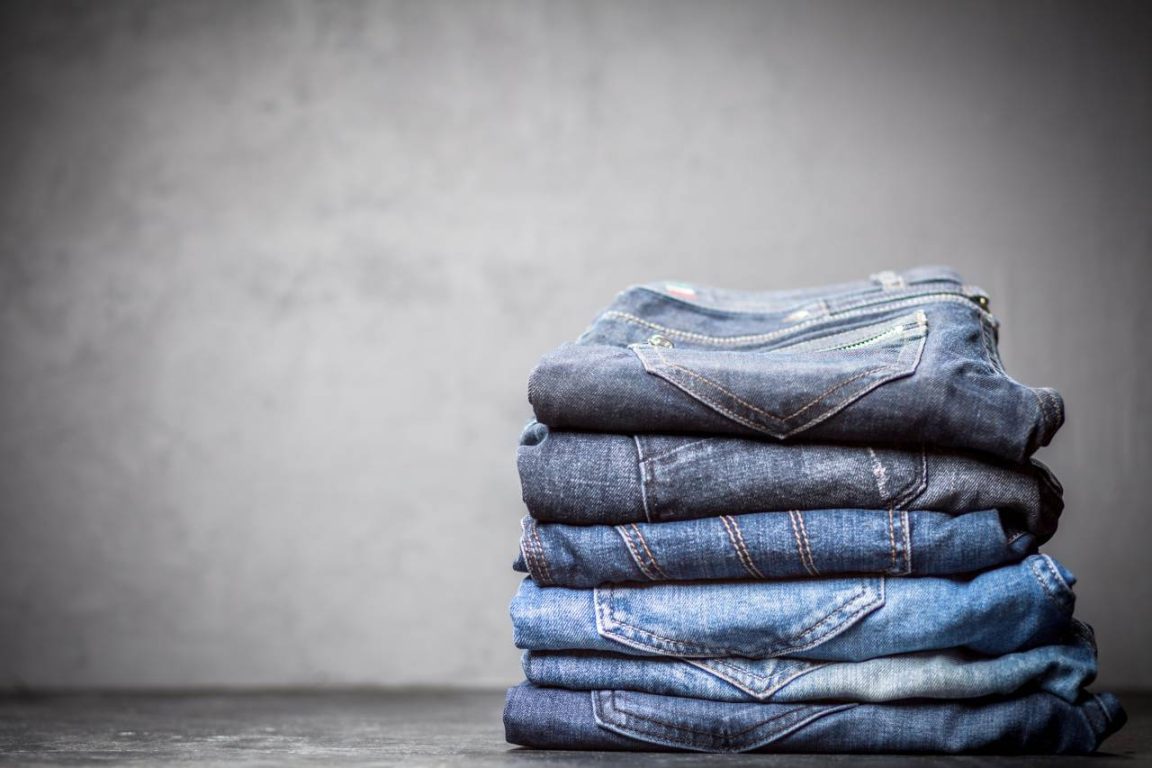 Marre de jeter vos jeans trop vite ? 5 astuces simples pour prolonger leur durée de vie dès aujourd’hui