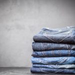Marre de jeter vos jeans trop vite ? 5 astuces simples pour prolonger leur durée de vie dès aujourd’hui