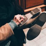 Cette méthode toute simple peut rendre vos chaussures beaucoup moins glissantes