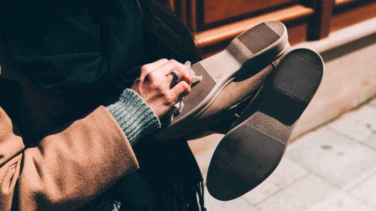 Cette méthode toute simple peut rendre vos chaussures beaucoup moins glissantes