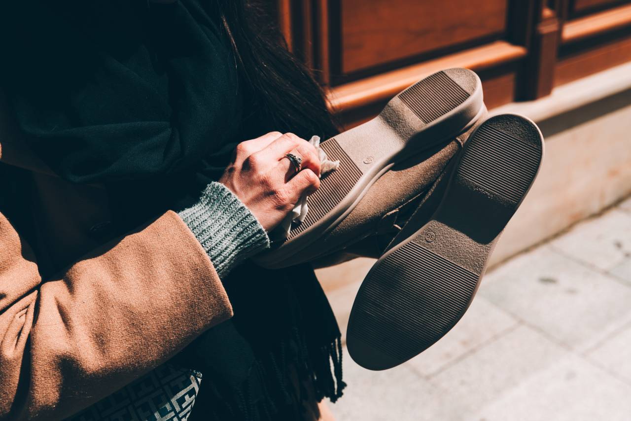 Cette méthode toute simple peut rendre vos chaussures beaucoup moins glissantes