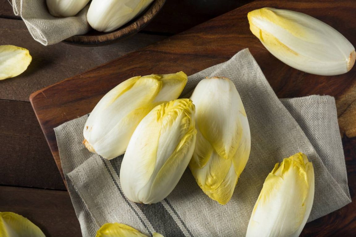 Voici comment cuire des endives à la cocotte-minute sans amertume ni faux pas