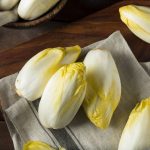 Voici comment cuire des endives à la cocotte-minute sans amertume ni faux pas