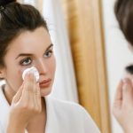 Enlever son mascara waterproof sans abîmer ses cils : tout ce qu'il faut savoir
