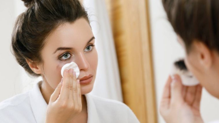 Enlever son mascara waterproof sans abîmer ses cils : tout ce qu'il faut savoir