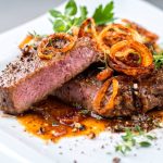 Voici comment réussir un steak fondant aux oignons digne d’un vrai bistrot