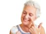Voici les 5 astuces maquillage que de nombreuses femmes adoptent après 50 ans pour sublimer leurs traits