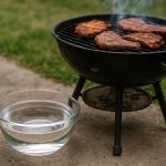 Cette astuce avec un bol d'eau pourrait bien changer votre façon de faire des grillades cet été