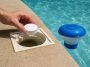 Chlore dans le skimmer ou dans un flotteur : quelle est la bonne méthode pour votre piscine ?