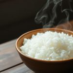 Pour refroidir votre riz rapidement, cette astuce simple surpasse largement le rinçage à l’eau
