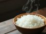 Pour refroidir votre riz rapidement, cette astuce simple surpasse largement le rinçage à l’eau