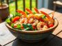 Fraîche, légère et prête en quelques minutes : la salade de crevettes que tout le monde réussit