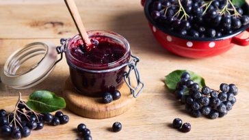 Votre confiture reste trop liquide ? Ce geste peut l’épaissir sans tout recommencer