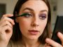 Bleu, prune, vert… le mascara coloré transforme le regard, à condition de respecter ces quelques règles