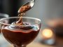 Une cuillère de cet ingrédient de placard transforme votre crème au chocolat en dessert de chef