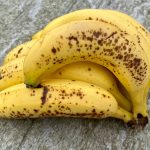 Ne rangez plus vos bananes n’importe comment : cette méthode permet de ralentir leur mûrissement