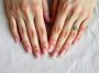 Sublimer ses ongles naturels sans gel ni résine : ce que peu de femmes font vraiment